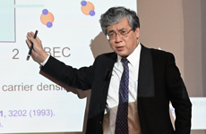 特別講演:教授 岩佐義宏