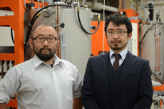 吉川教授(右)と鎌田准教授(左) 
