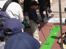 ゴルフに挑戦の写真